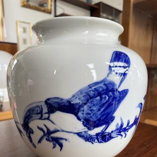 Vase mit Vogelmotiven