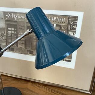 Blaue Tischlampe