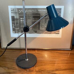 Blaue Tischlampe