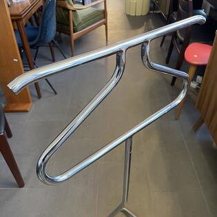 Stummer Diener chrom