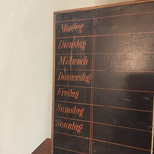 Tafel mit Wochentagen