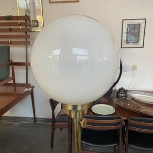 Stehleuchte Messing Kugel