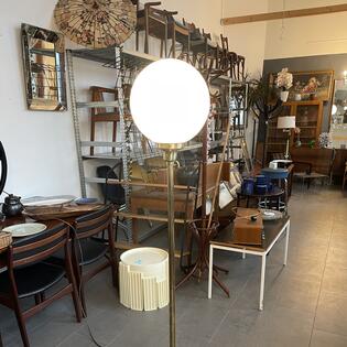 Stehleuchte Messing Kugel