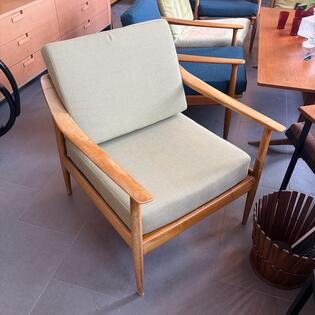 Knoll Antimott Easy Chair