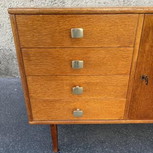 Kleines Sideboard