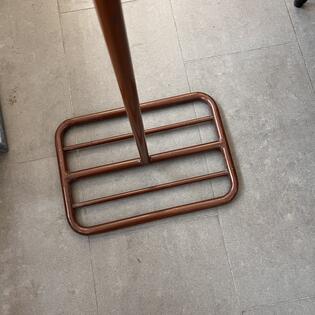 Stummer Diener aus Holz und Metall