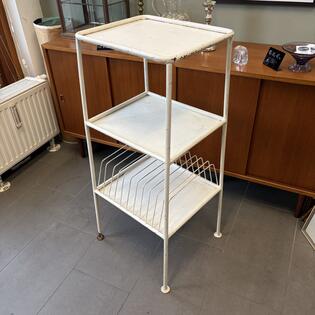 Altes Regal aus einer Klinik