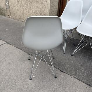 Vitra - Eames Plastic Chairs