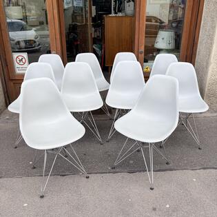 Vitra - Eames Plastic Chairs