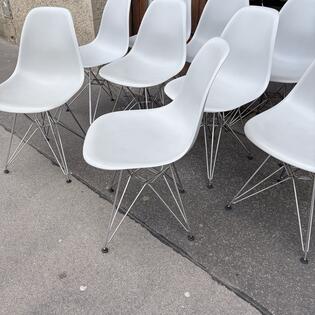Vitra - Eames Plastic Chairs