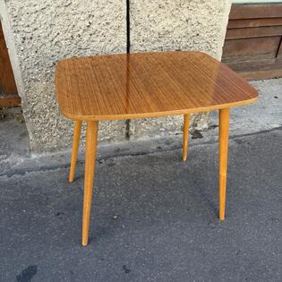 Kleines Tischchen 50erJahre
