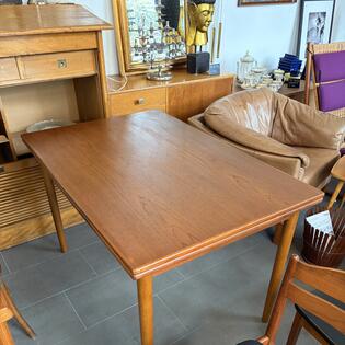 Teaholz Esstisch 123